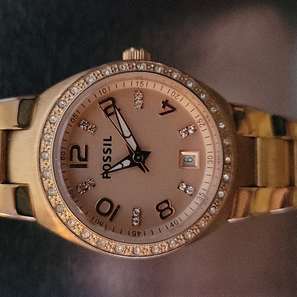 Fossil Rose Gold Watch w Rose Gold Face & Sparkling Accents - Picture 2 of 7
